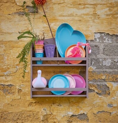 Giftbox - Mugg/Fat Melamin Set/4 från Rice i hylla utomhus