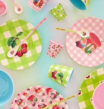 Melaminmugg Love Therapy Cherry Print från Rice, färgglad