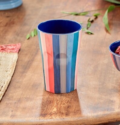 Mugg Latte N.Y. Stripes Print från Rice på träbord