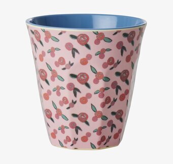 Melaminmugg A Rose Is A Rose Print från Rice på neutral yta