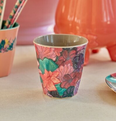 Melaminmugg Forest Flower Print från Rice i färgglad miljö