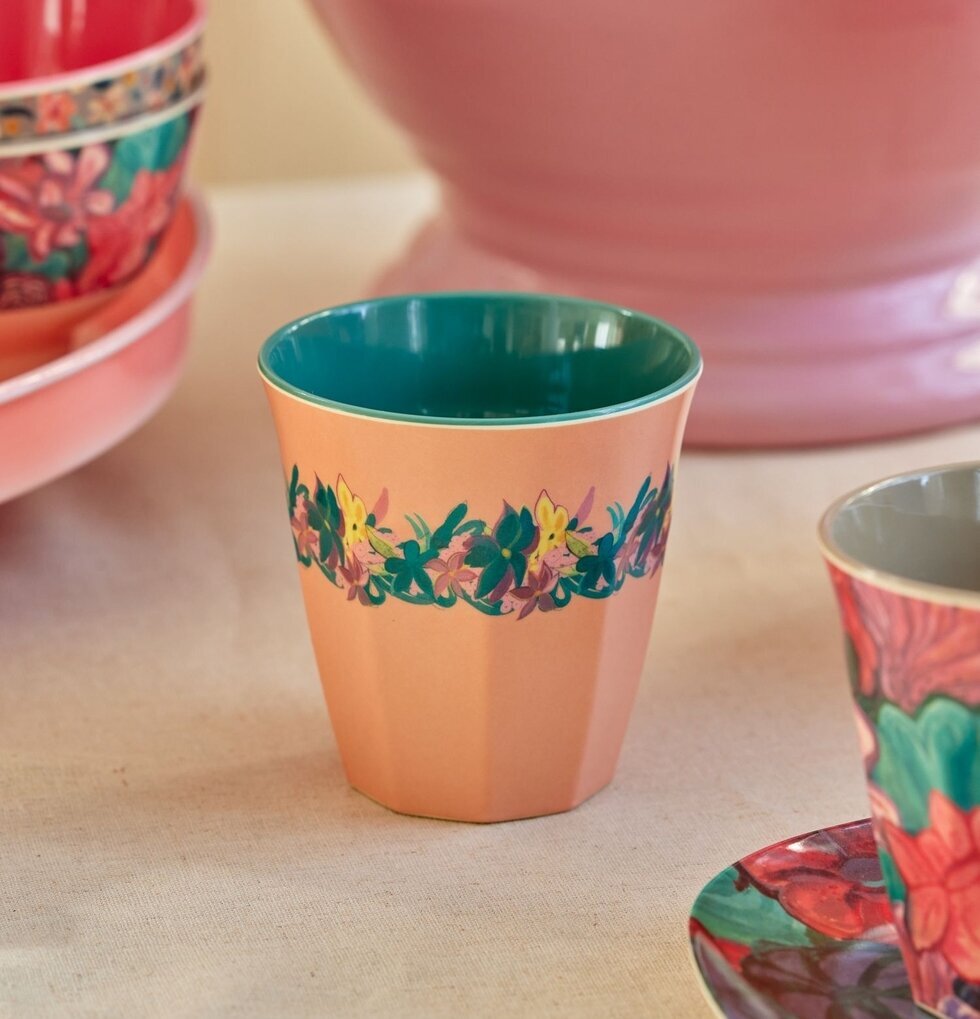Melaminmugg Hilma Forever Print från Rice med blommönster