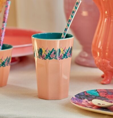 Mugg Latte Hilma Forever Print från Rice med blommönster