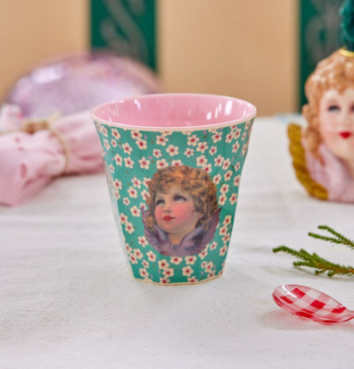 Melaminmugg Grön Angel Print från Rice på vit duk