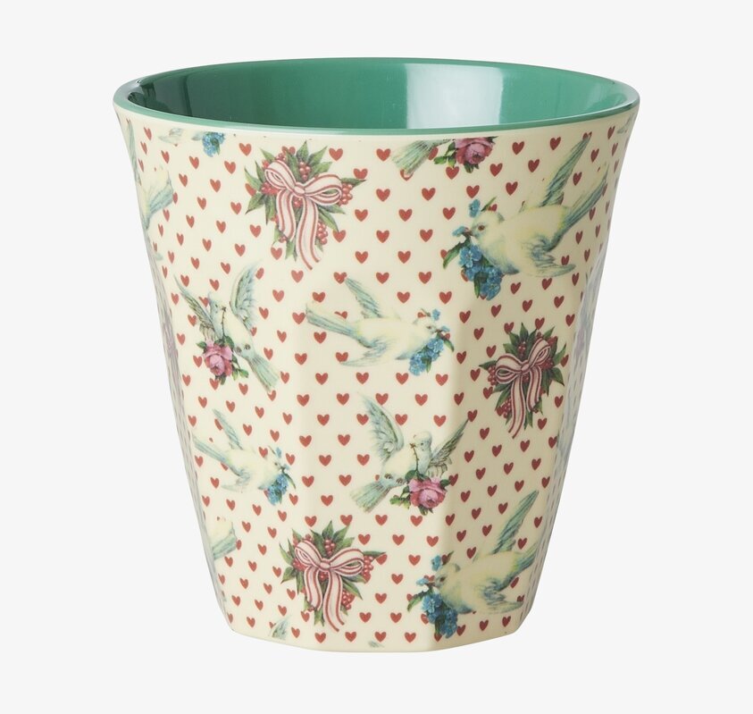 Melaminmugg Dove Print från Rice med duvor och hjärtan