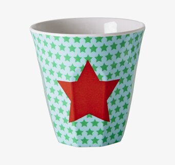 Barnmugg Star14 från Rice med gröna och röda stjärnor