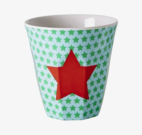 Barnmugg Star14 från Rice med gröna och röda stjärnor