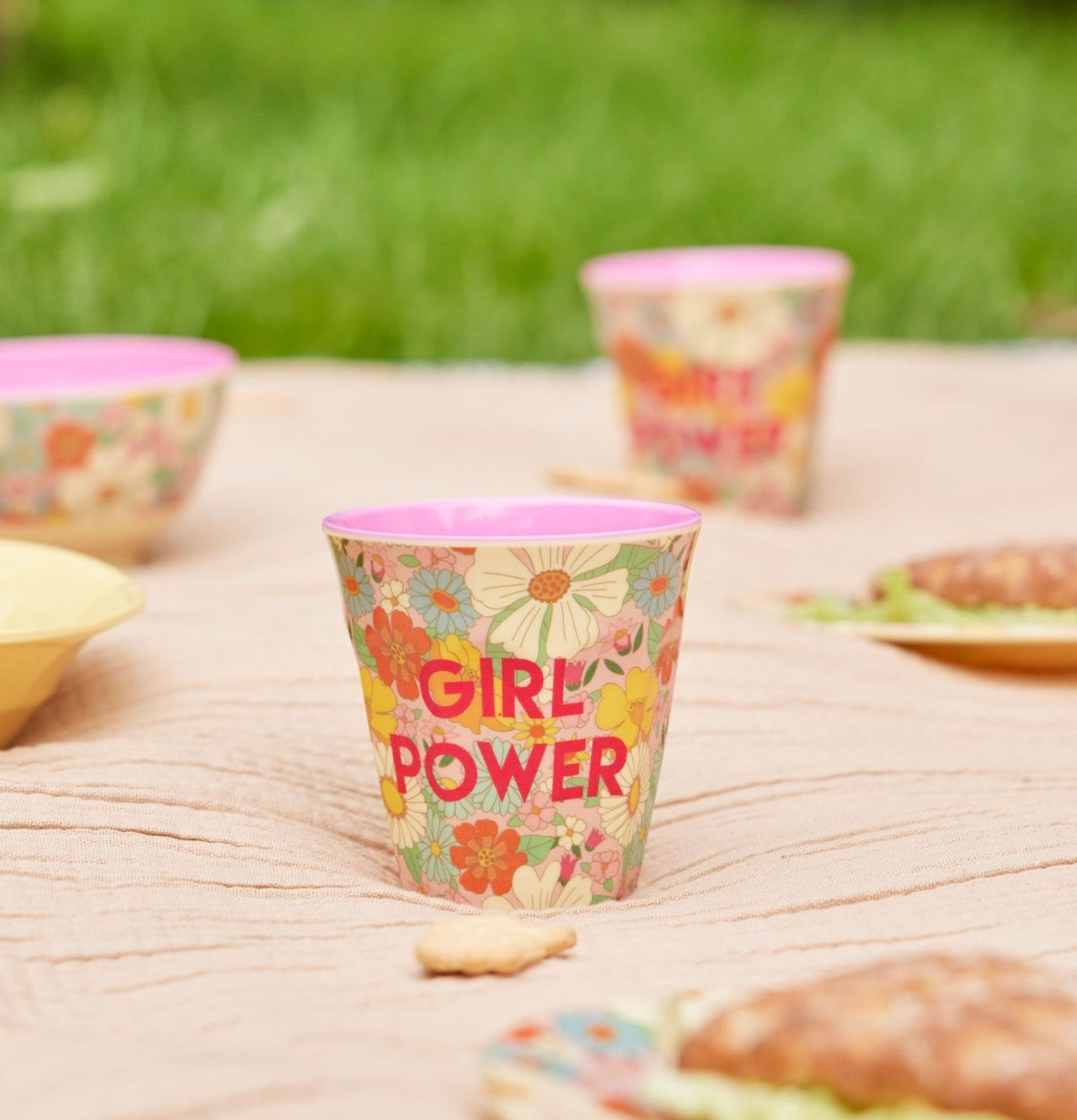 Melaminmugg Flower Power Print Rice Melaminmuggar Lattemuggar i melamin Melaminkoppar