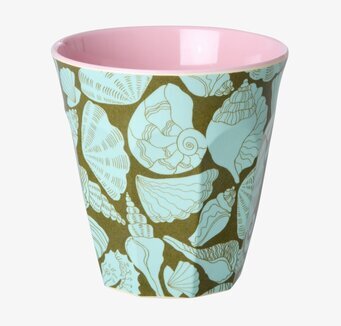 Bild av melaminmugg med snäckmotiv och rosa insida