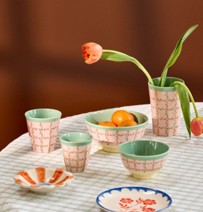 Mugg Latte Checkered Stencil Print Melaminmugg Liten Skål Rice Melaminmuggar Lattemuggar i melamin Melaminkoppar Skålar att