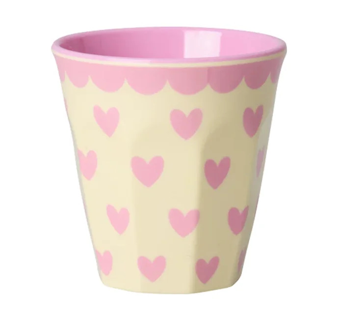 Melaminmugg Hearts Print Rosa Rice Melaminmuggar Lattemuggar i melamin Melaminkoppar