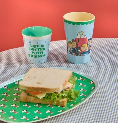 Melaminmugg Snobben - Life Is Better With Friends Rice Melaminmuggar Lattemuggar i melamin Melaminkoppar