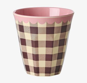 Foto: Melaminmugg med rosa kant och rutmönster