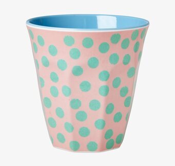 Mugg Dot Print från Rice med gröna prickar på rosa bakgrund