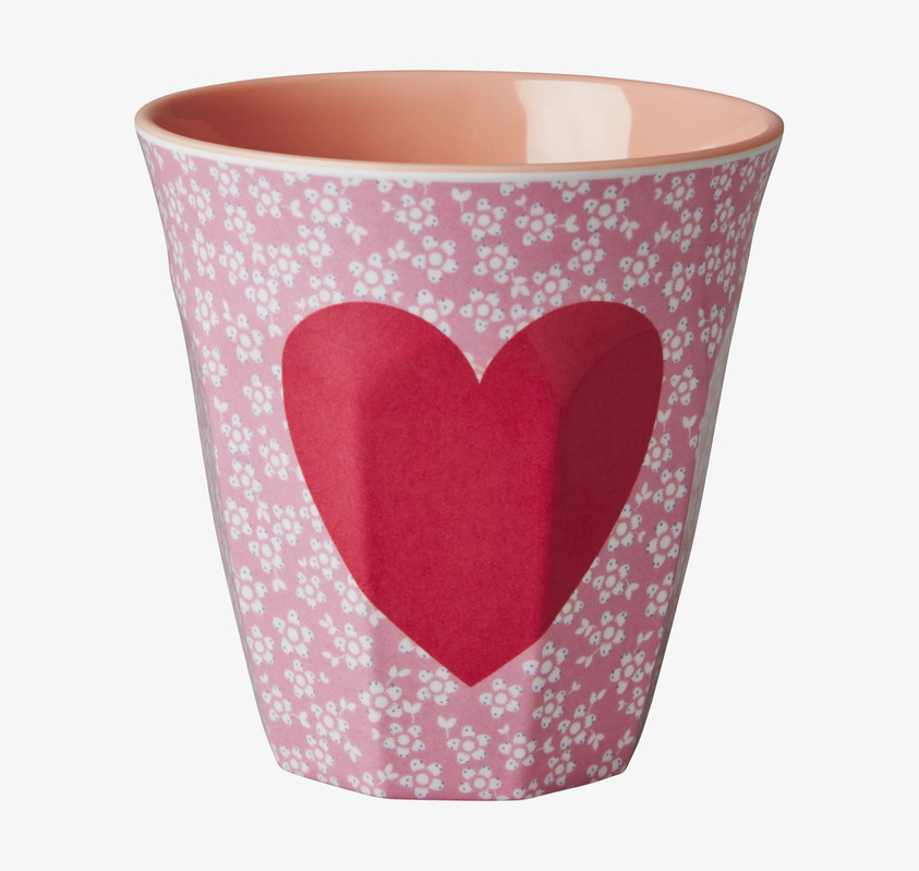 Mugg Heart Print från Rice med rosa blommor och rött hjärta