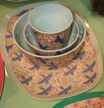 Mugg Swallow Print från Rice med färgglatt svalmönster