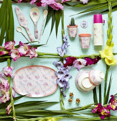 Mugg Embroidered Flower Print från Rice i färgglad miljö