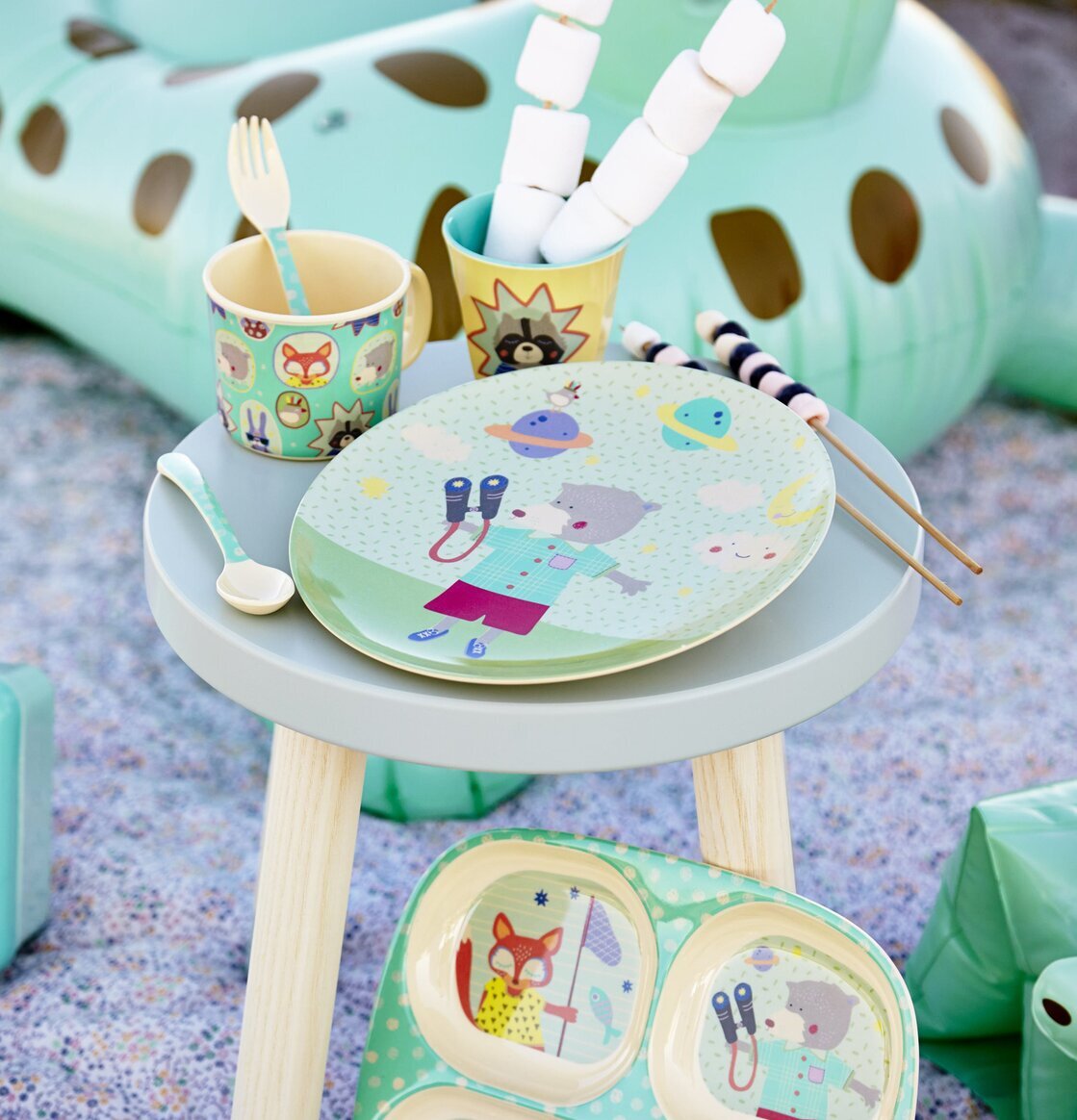 Barnmugg Happy Camper Print från Rice med glada djurmotiv