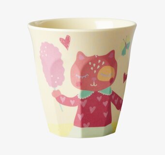 Barnmugg Happy Camper Print från Rice med lekfull kattmotiv