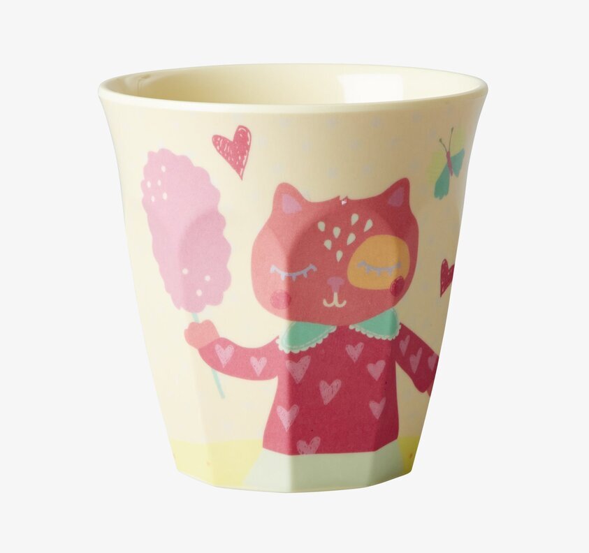 Barnmugg Happy Camper Print från Rice med lekfull kattmotiv