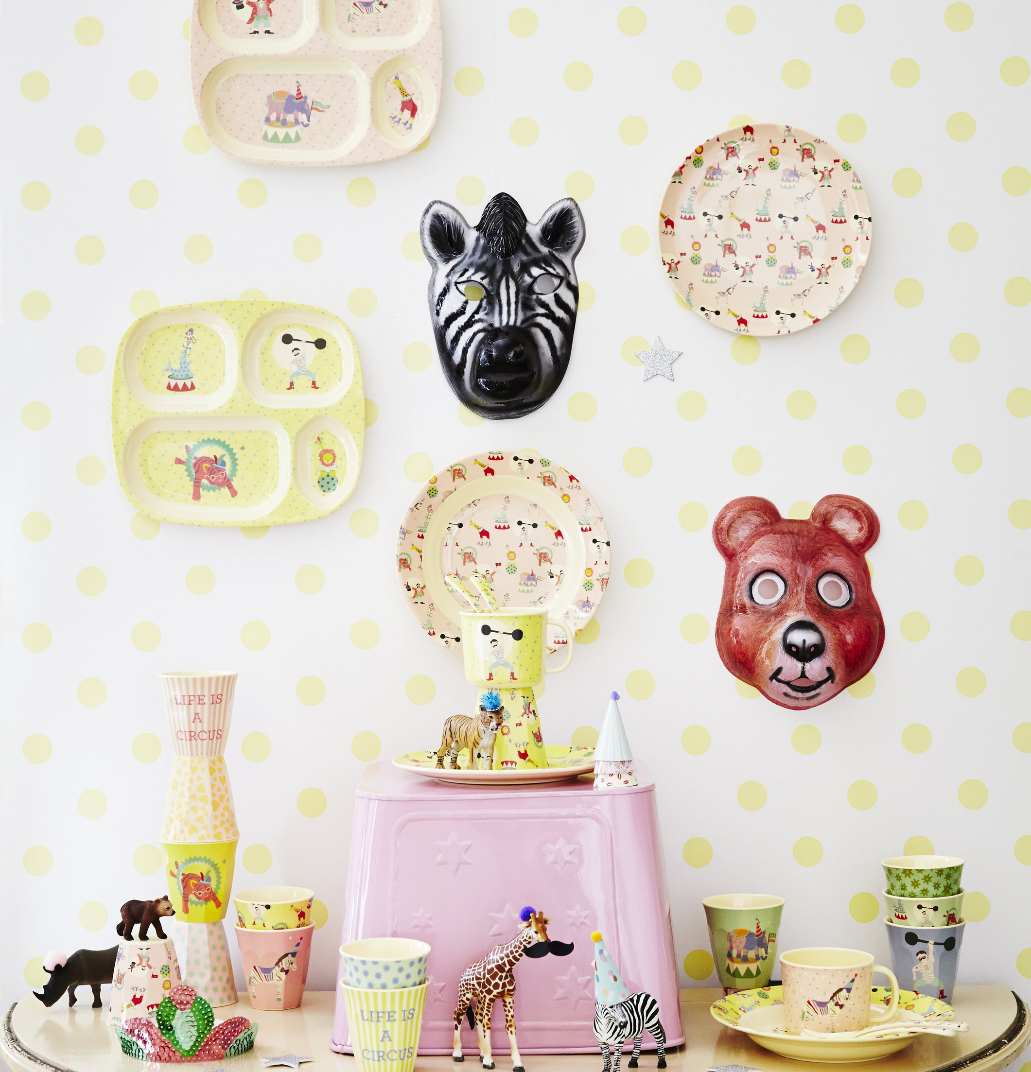 Barnmugg Circus Print Pink från Rice med cirkusmotiv