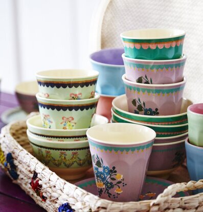 Mugg Mint Flower Print från Rice med blommönster i korg