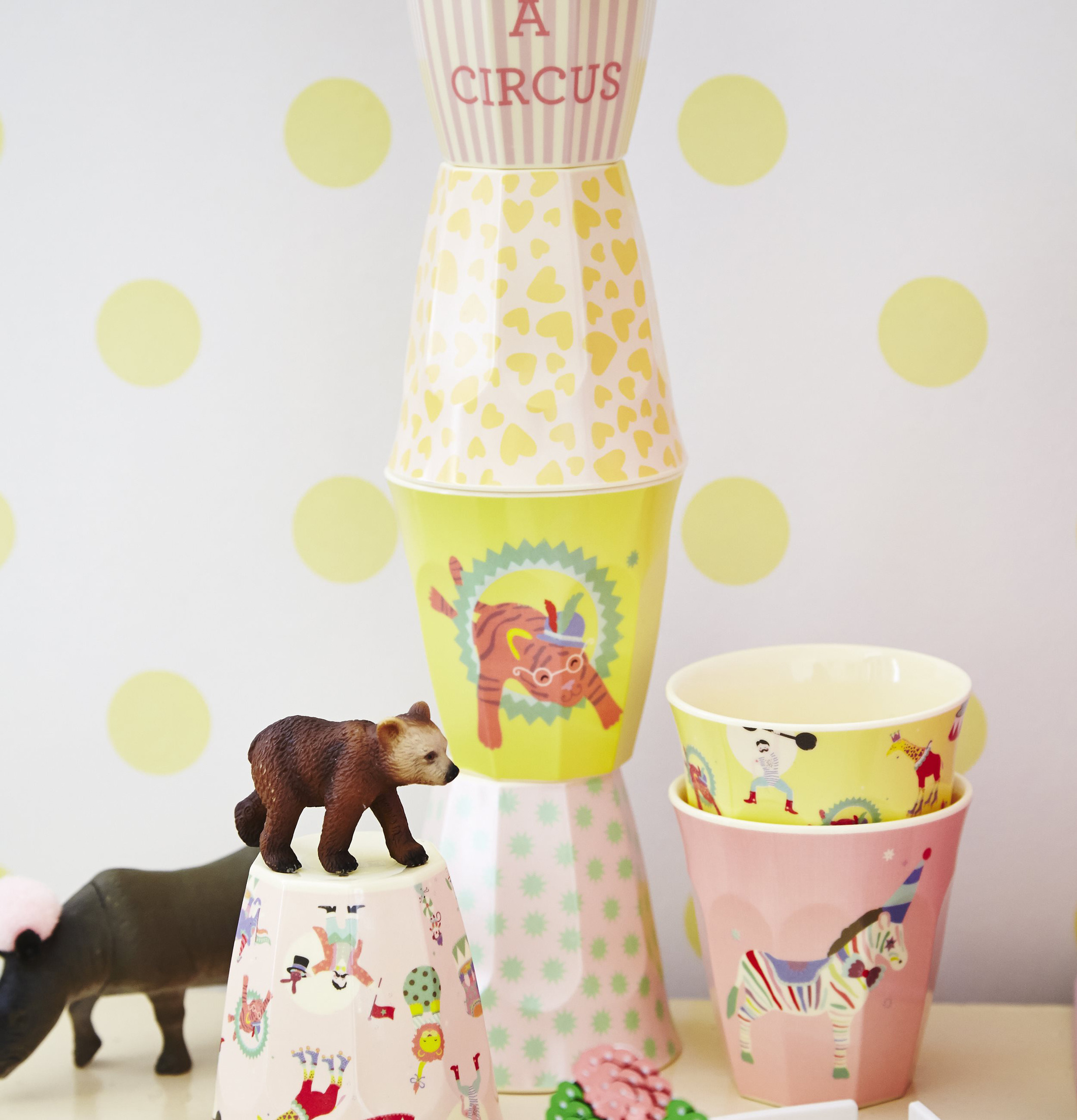 Barnmugg Circus Print Pink från Rice med färgglada motiv