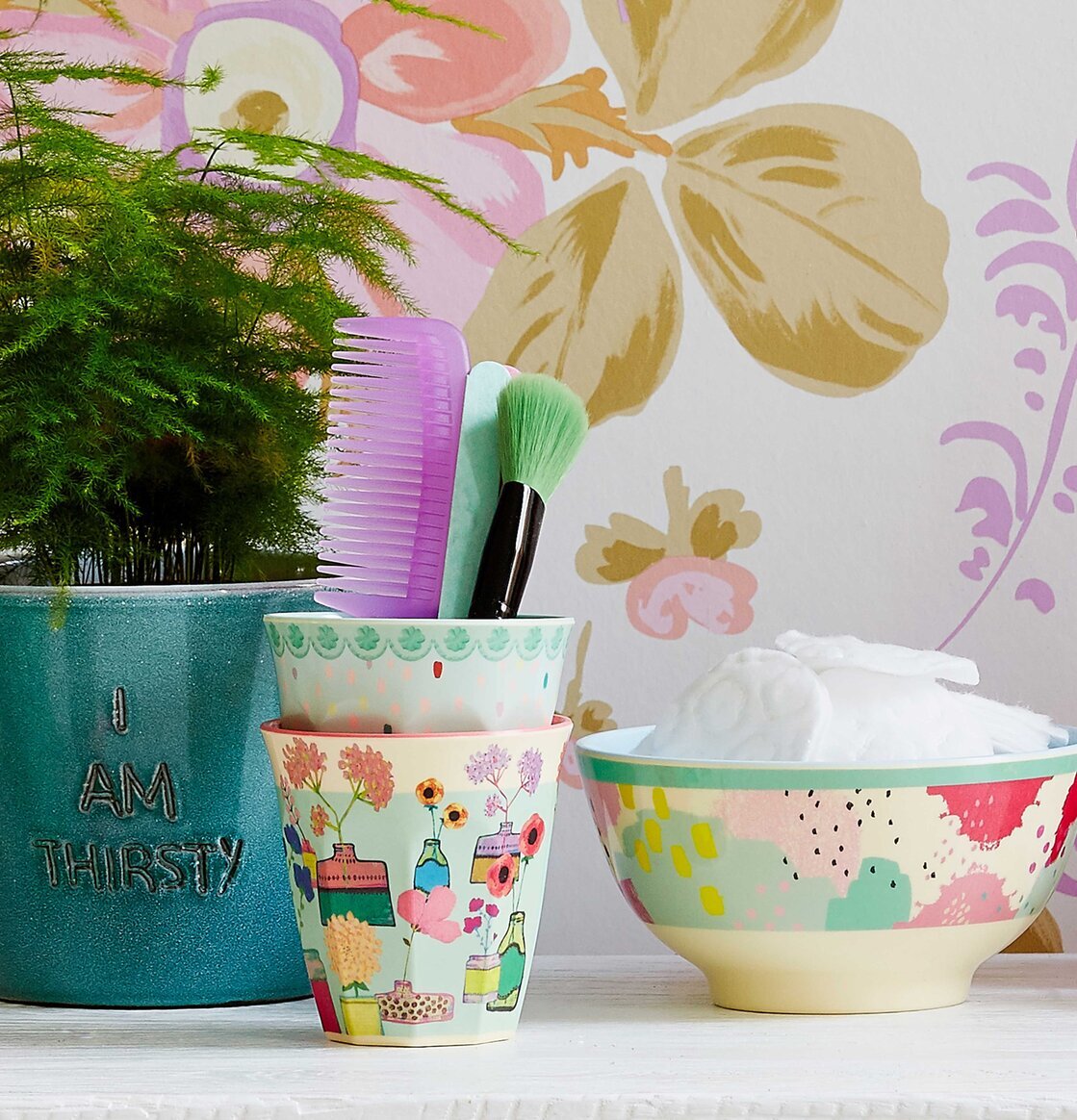 Mugg Flower Display Print från Rice med skönhetsverktyg