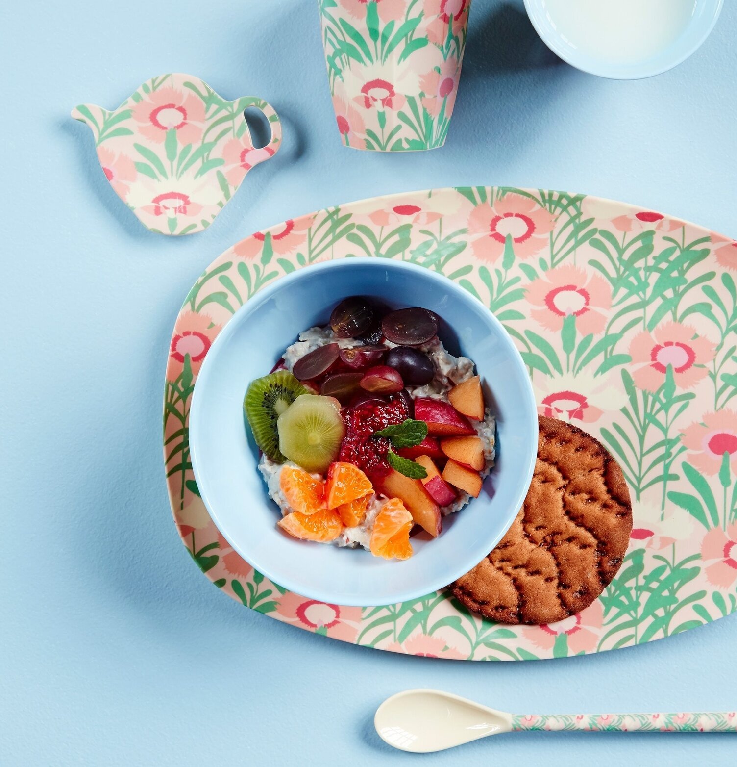 Mugg Vintage Florals Print från Rice med matchande dukning