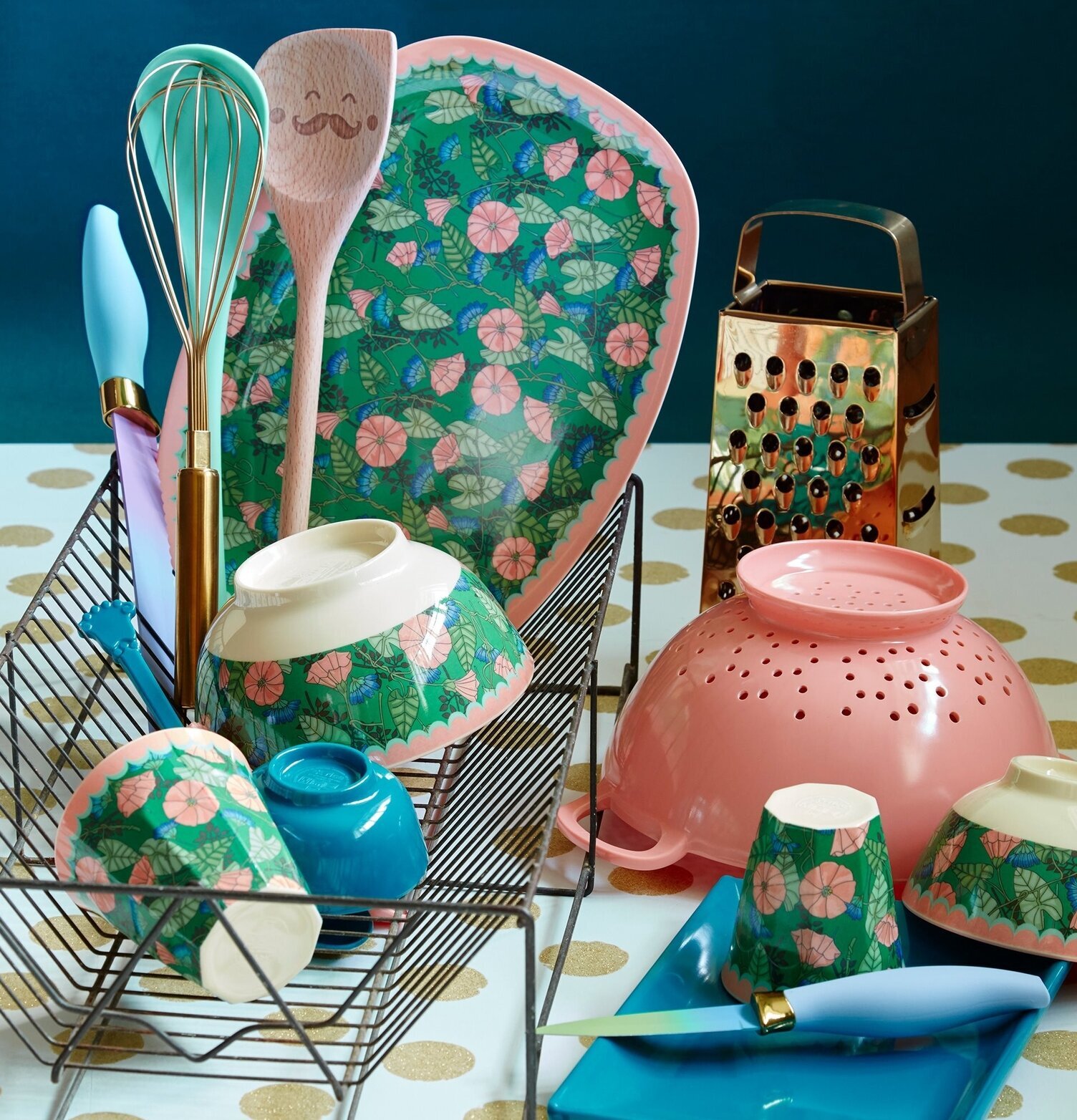 Mugg Bindweed Print från Rice i ett färgglatt kök